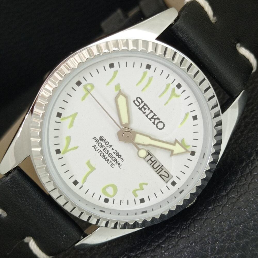 Vintage 1980 Seiko Automatic Mens Silver Watch W/daydate & Green Accents
